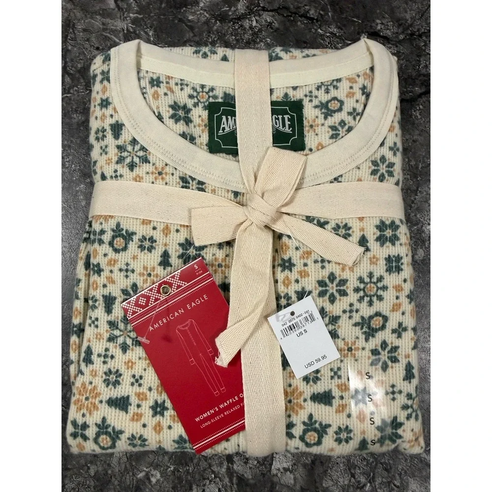 American Eagle Women's Size Small One Piece Thermal‎ Snowflake Ivory Pajamas NWT